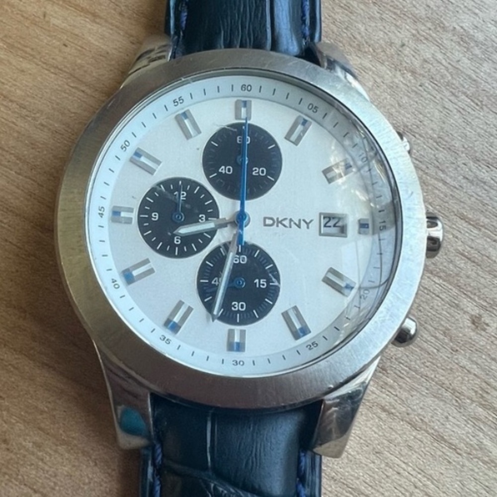 DKNY mens silver tone blue leather dress watch NEW BATTERY